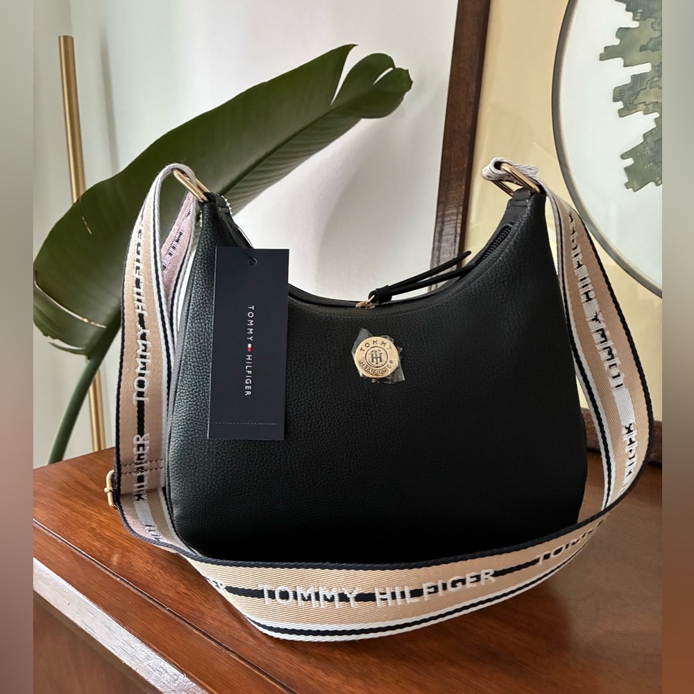NWT Tommy Hilfiger Crossbody Shoulder Bag Black